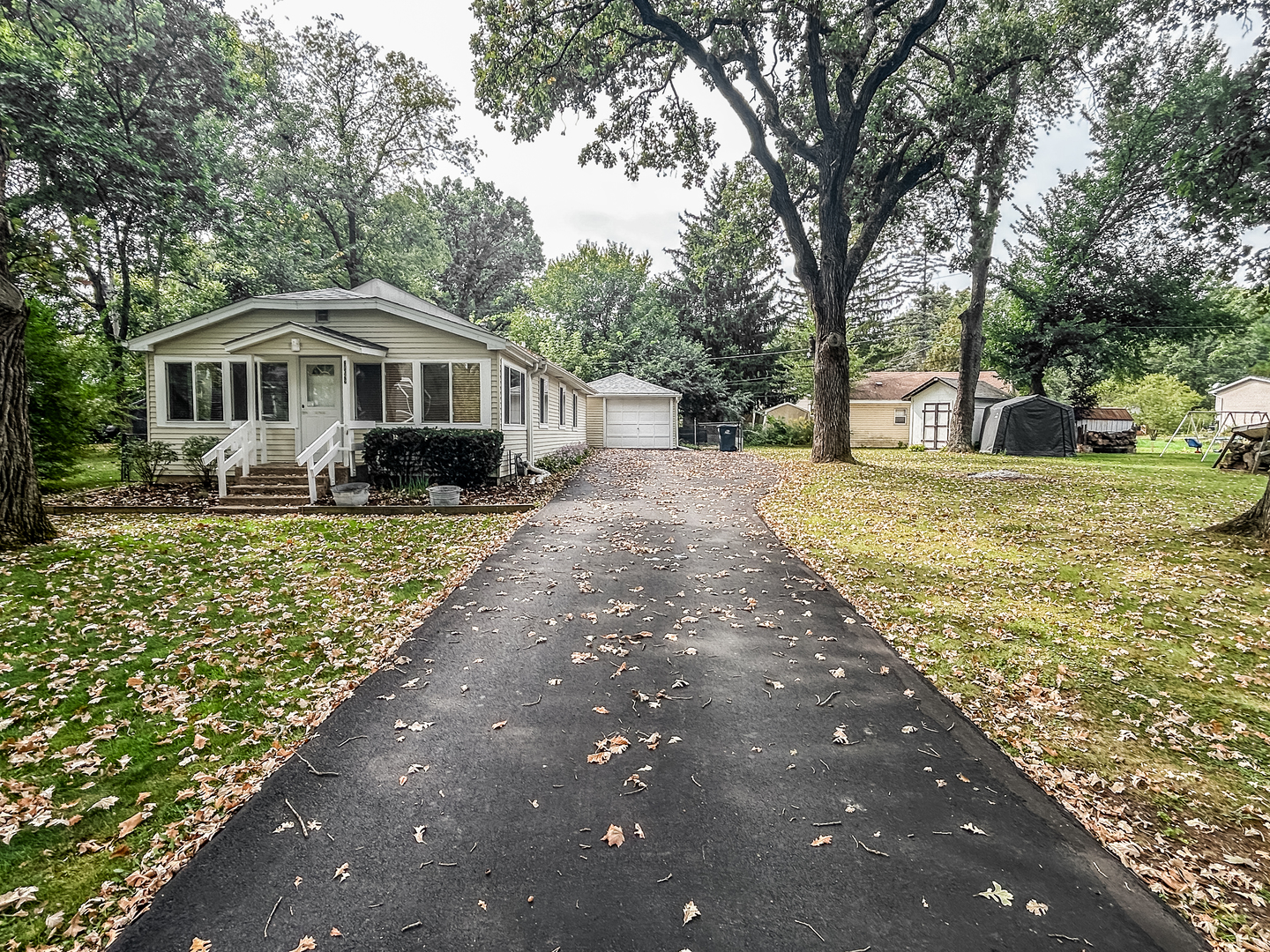 27692 N OAK Street, Island Lake, IL 60042