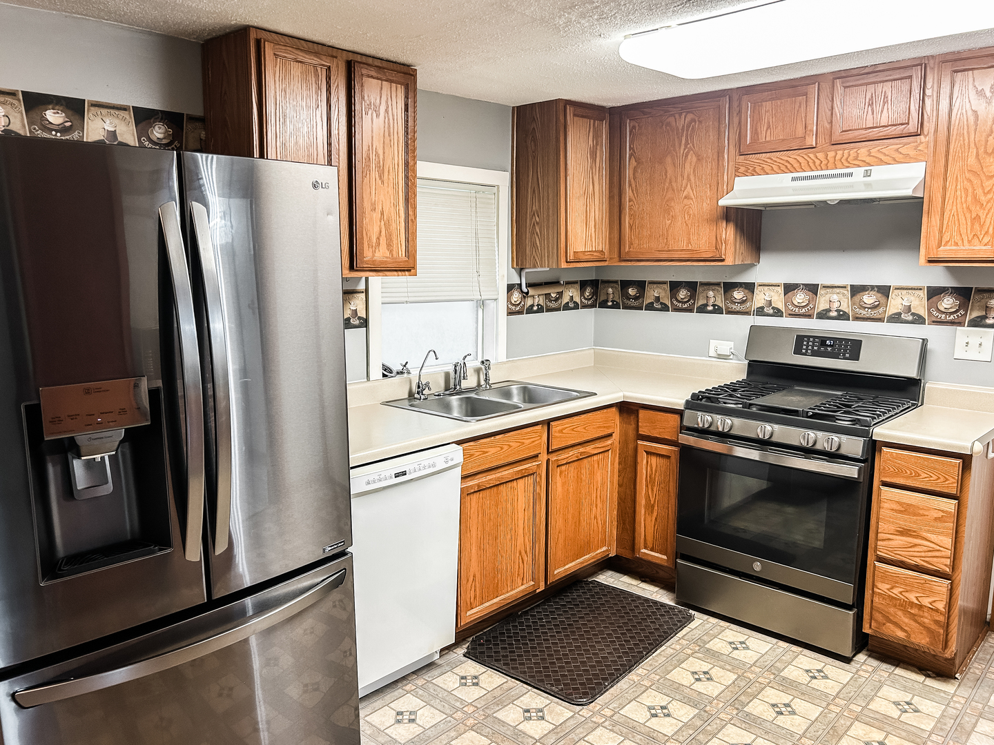 27692 N OAK Street, Island Lake, IL 60042