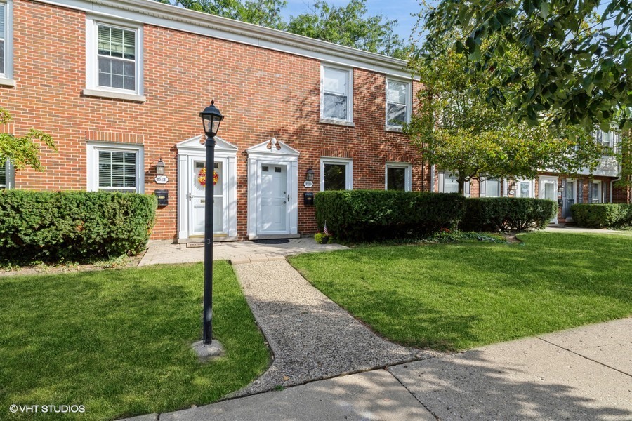 1510 Pebblecreek Drive, Glenview, IL 60025