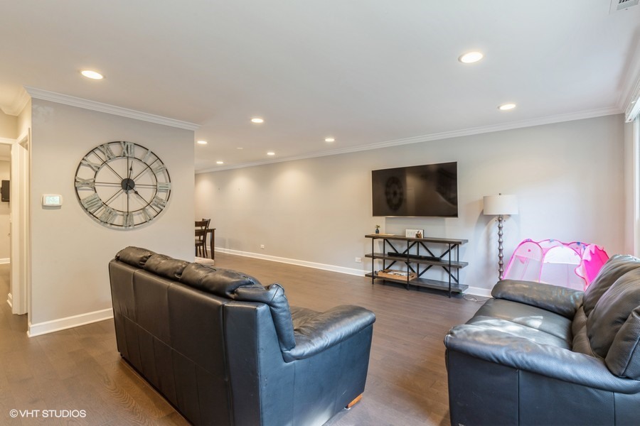 1510 Pebblecreek Drive, Glenview, IL 60025