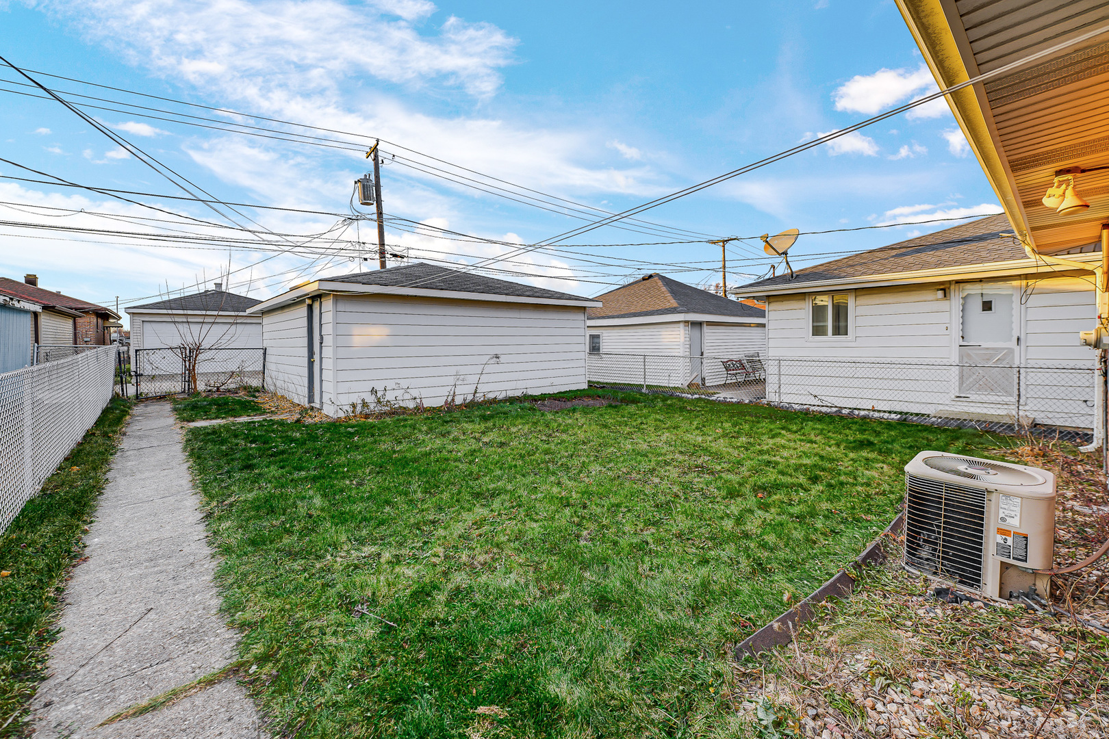 7616 S Lorel Avenue, Burbank, IL 60459