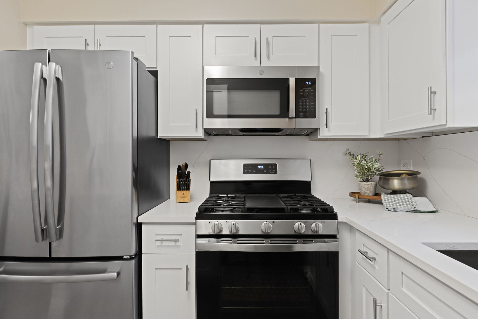 63 W 64th Street #102, Westmont, IL 60559