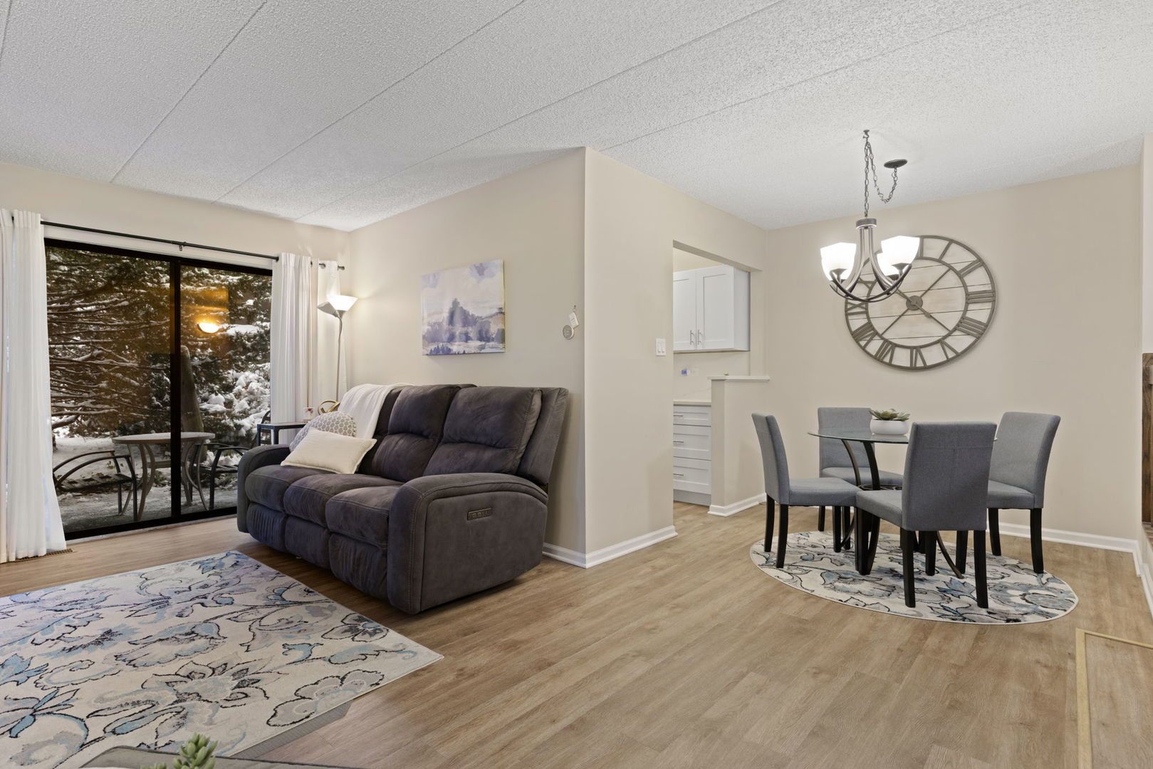 63 W 64th Street #102, Westmont, IL 60559