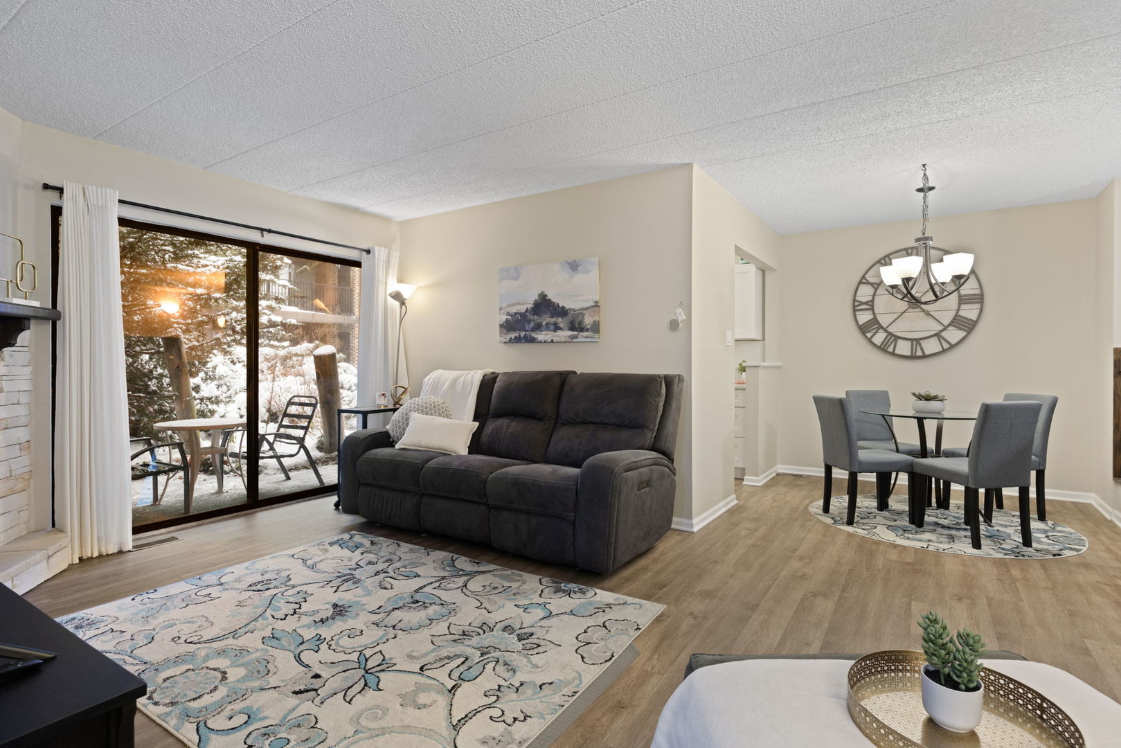 63 W 64th Street #102, Westmont, IL 60559