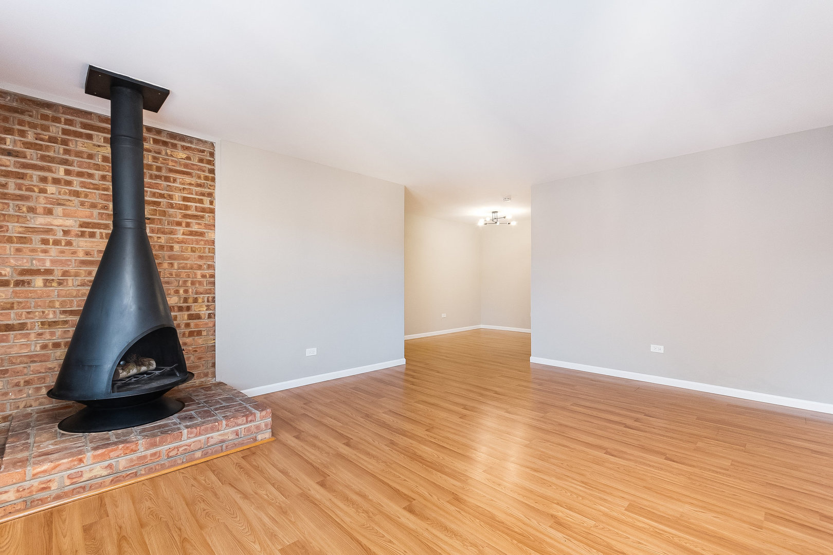 6165 Knoll Wood Court #302, Willowbrook, IL 60527