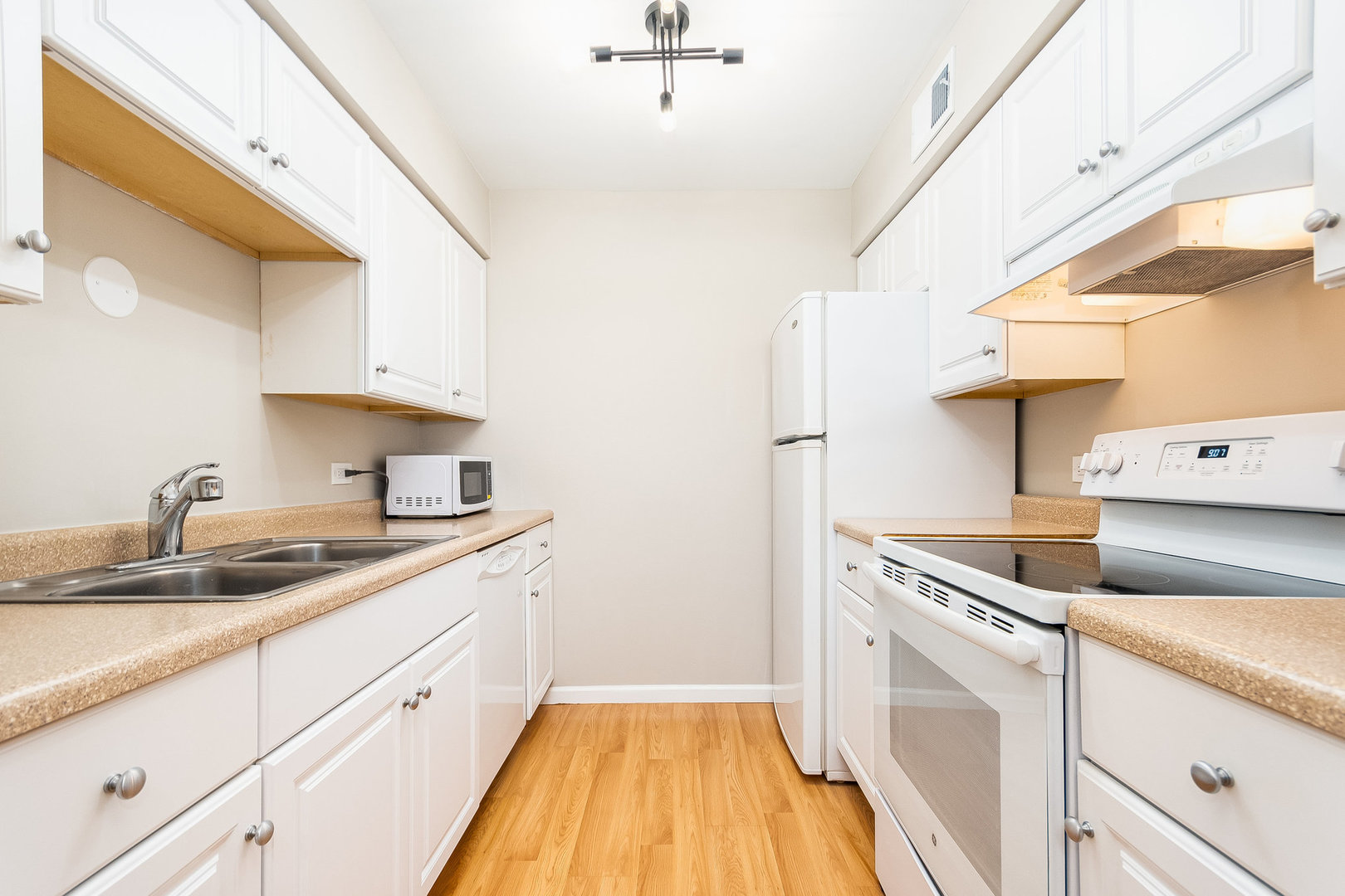 6165 Knoll Wood Court #302, Willowbrook, IL 60527