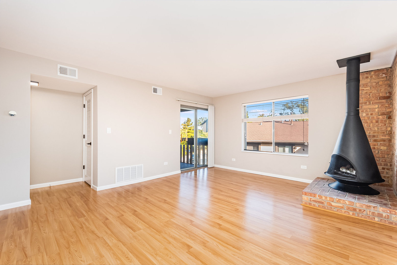 6165 Knoll Wood Court #302, Willowbrook, IL 60527