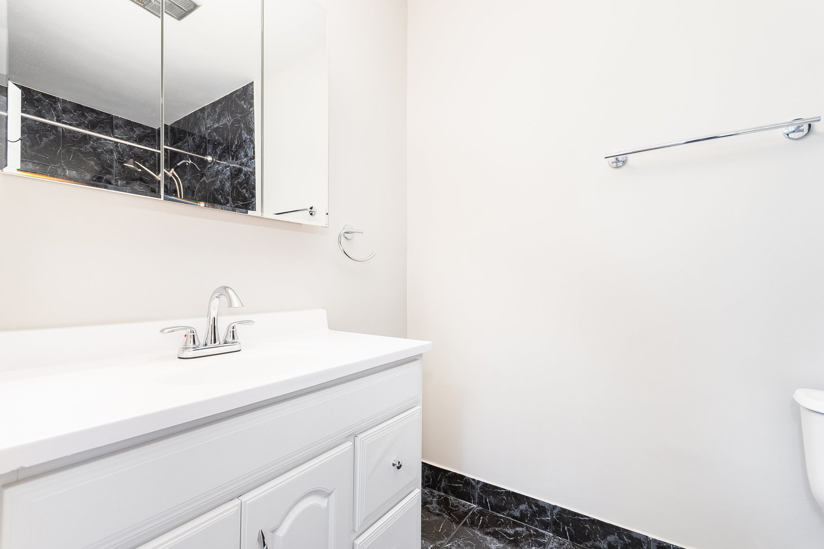 6165 Knoll Wood Court #302, Willowbrook, IL 60527
