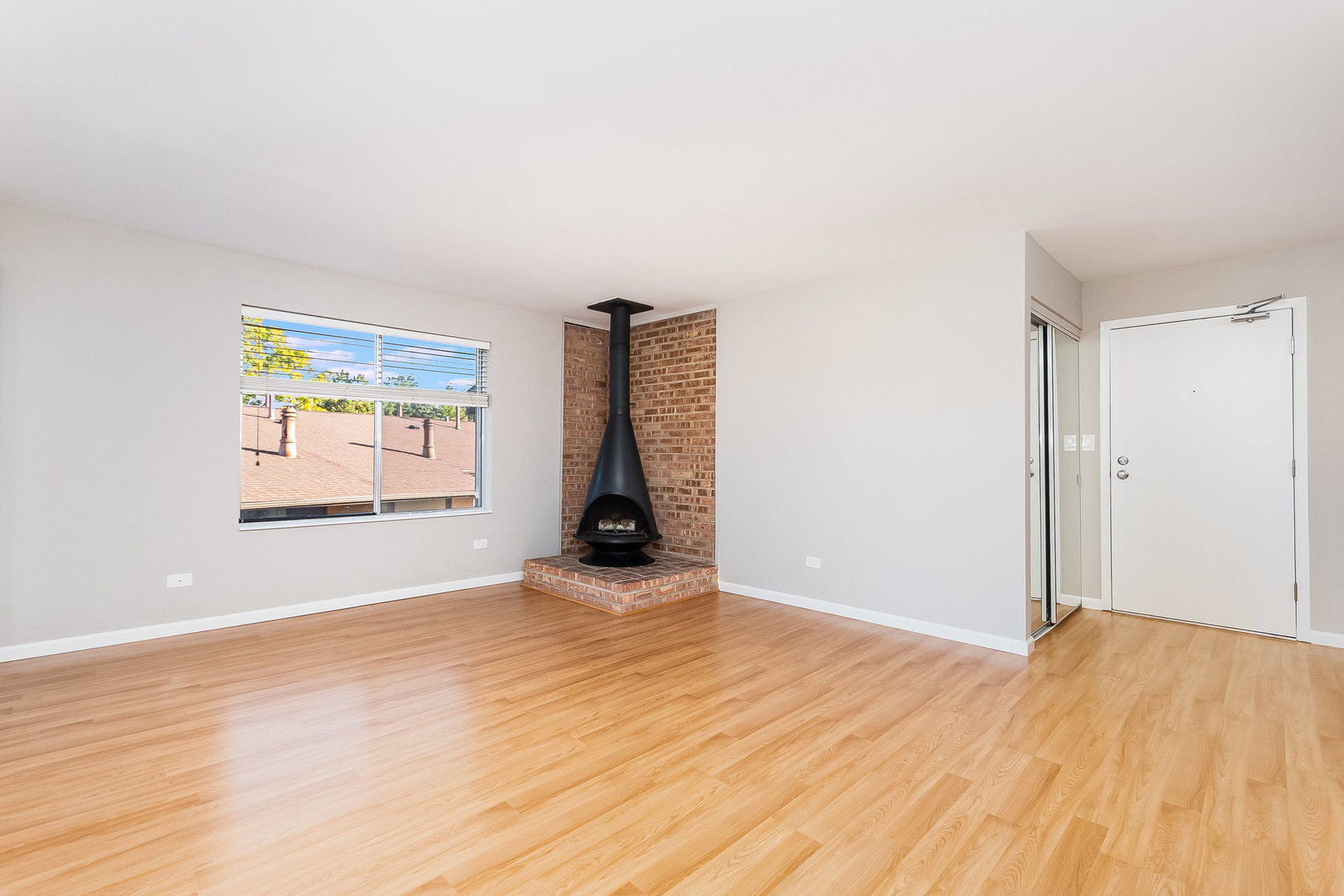6165 Knoll Wood Court #302, Willowbrook, IL 60527