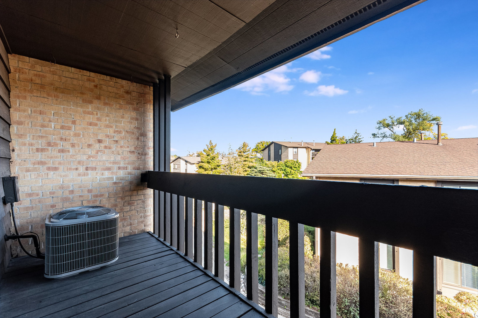 6165 Knoll Wood Court #302, Willowbrook, IL 60527