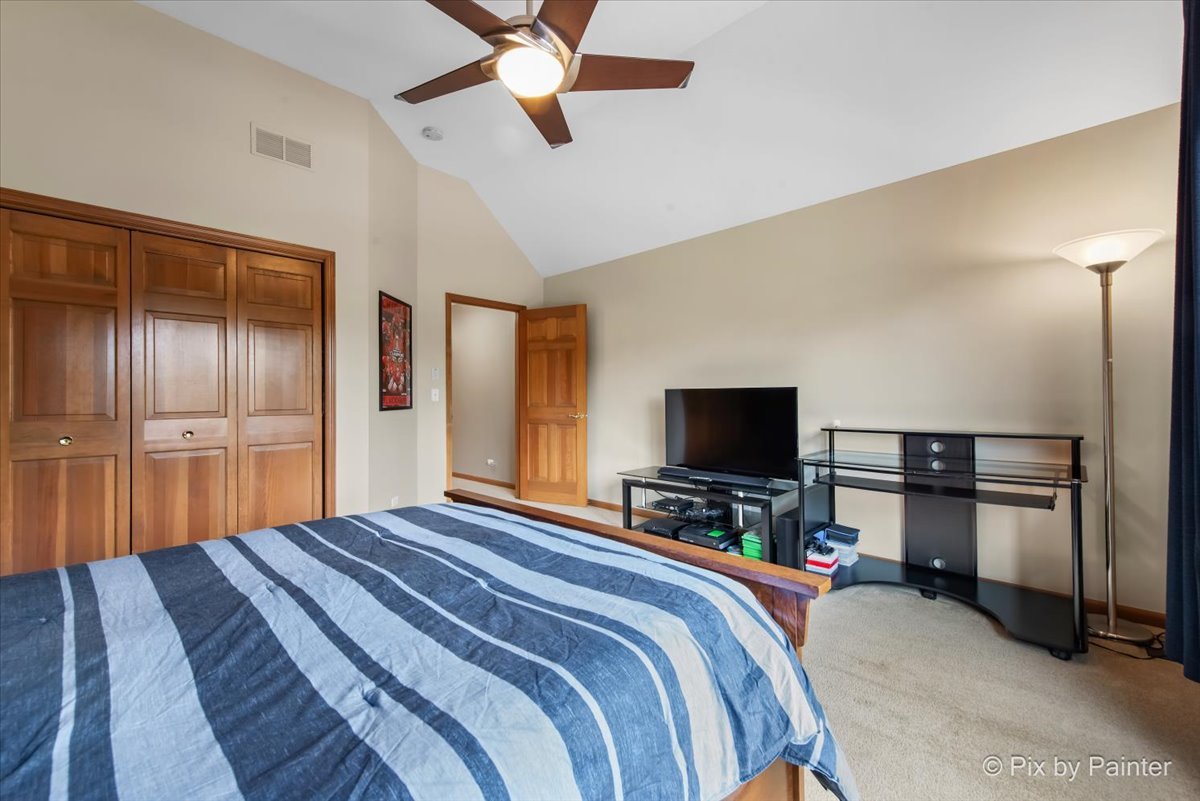 26W036 Klein Creek Drive, Winfield, IL 60190