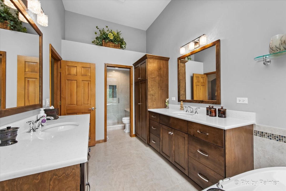 26W036 Klein Creek Drive, Winfield, IL 60190