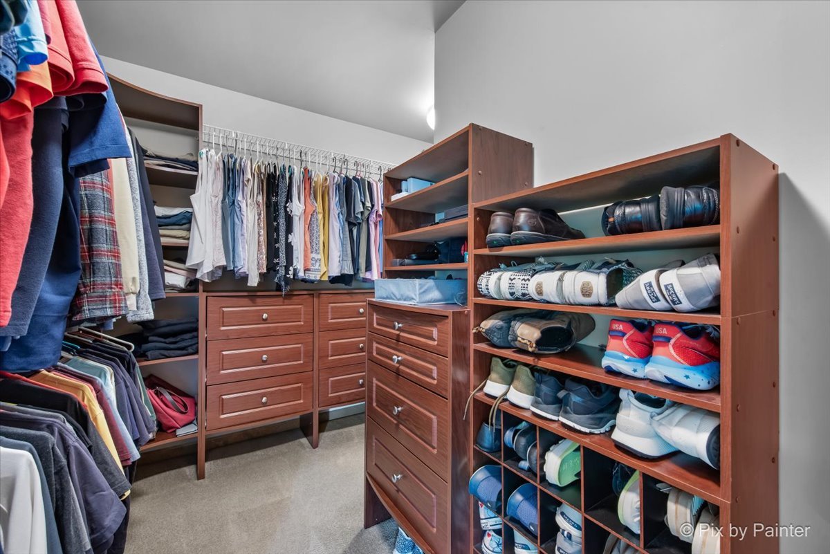 26W036 Klein Creek Drive, Winfield, IL 60190