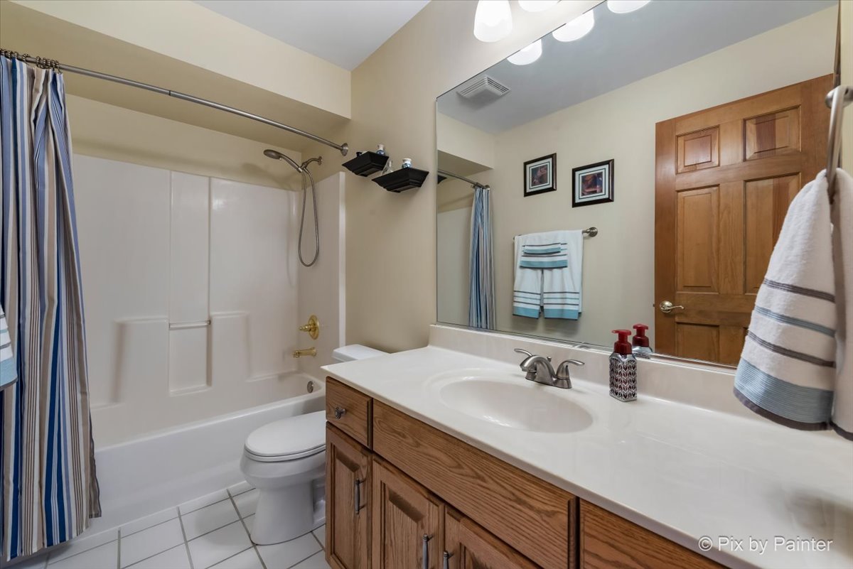 26W036 Klein Creek Drive, Winfield, IL 60190