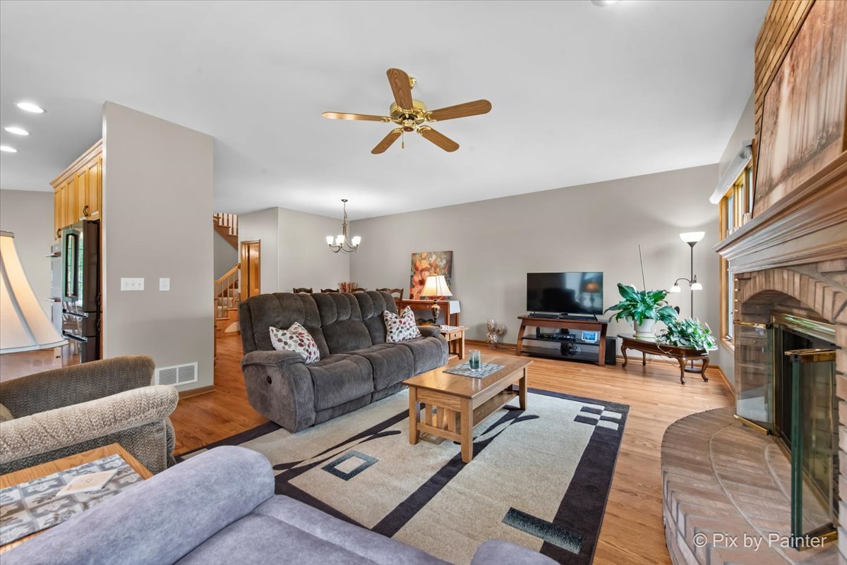 26W036 Klein Creek Drive, Winfield, IL 60190