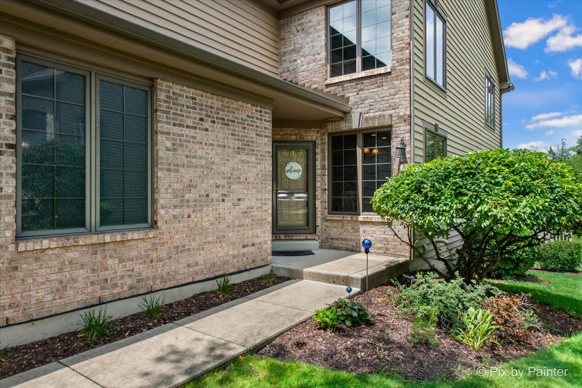 26W036 Klein Creek Drive, Winfield, IL 60190