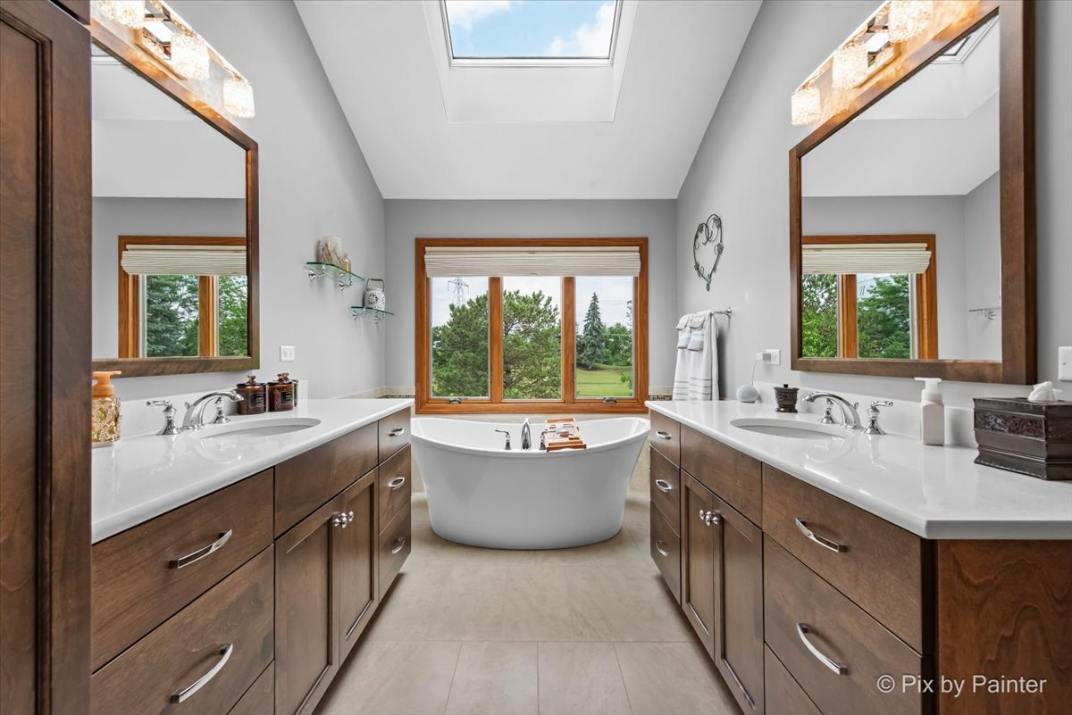 26W036 Klein Creek Drive, Winfield, IL 60190