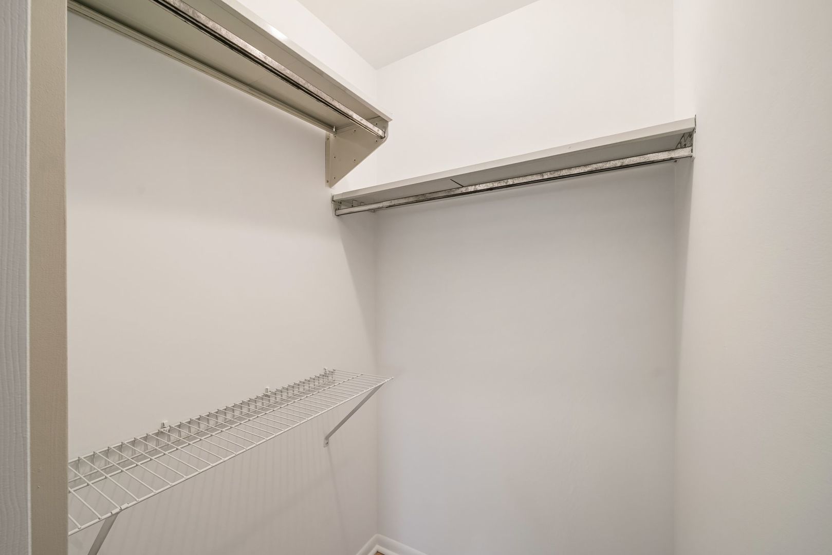 613 W Central Road #B7, Mount Prospect, IL 60056