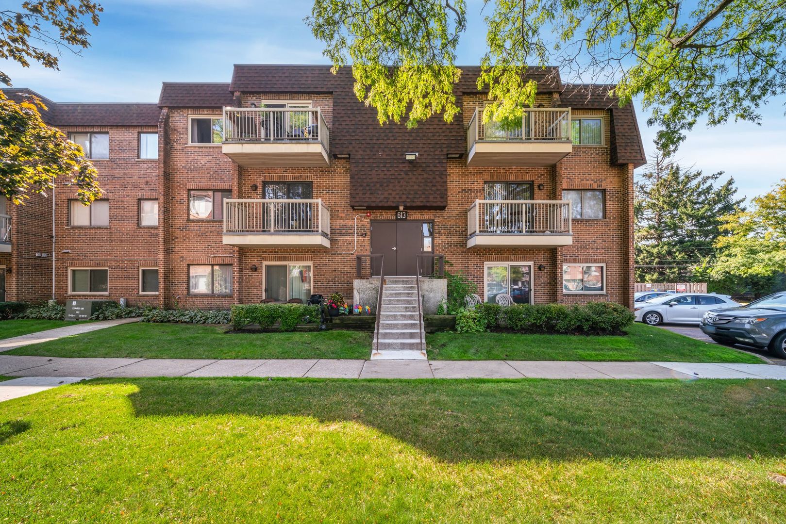 613 W Central Road #B7, Mount Prospect, IL 60056