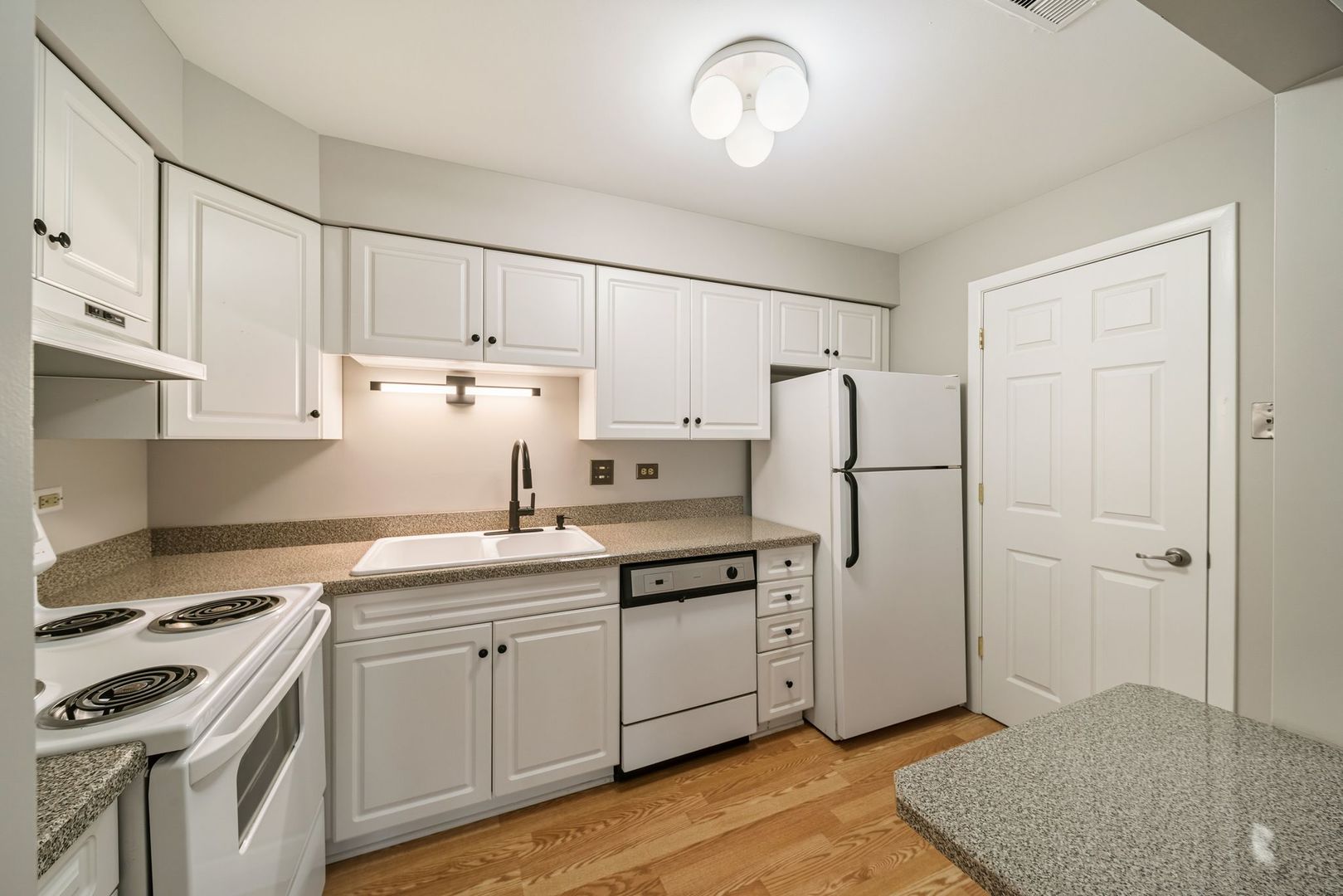 613 W Central Road #B7, Mount Prospect, IL 60056