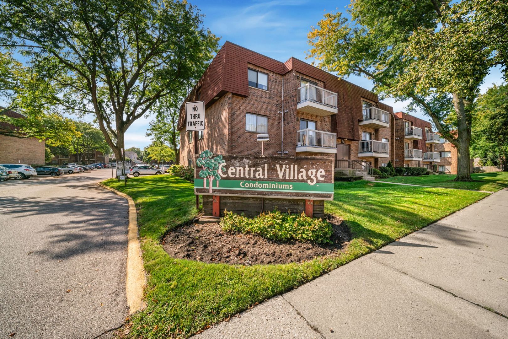 613 W Central Road #B7, Mount Prospect, IL 60056