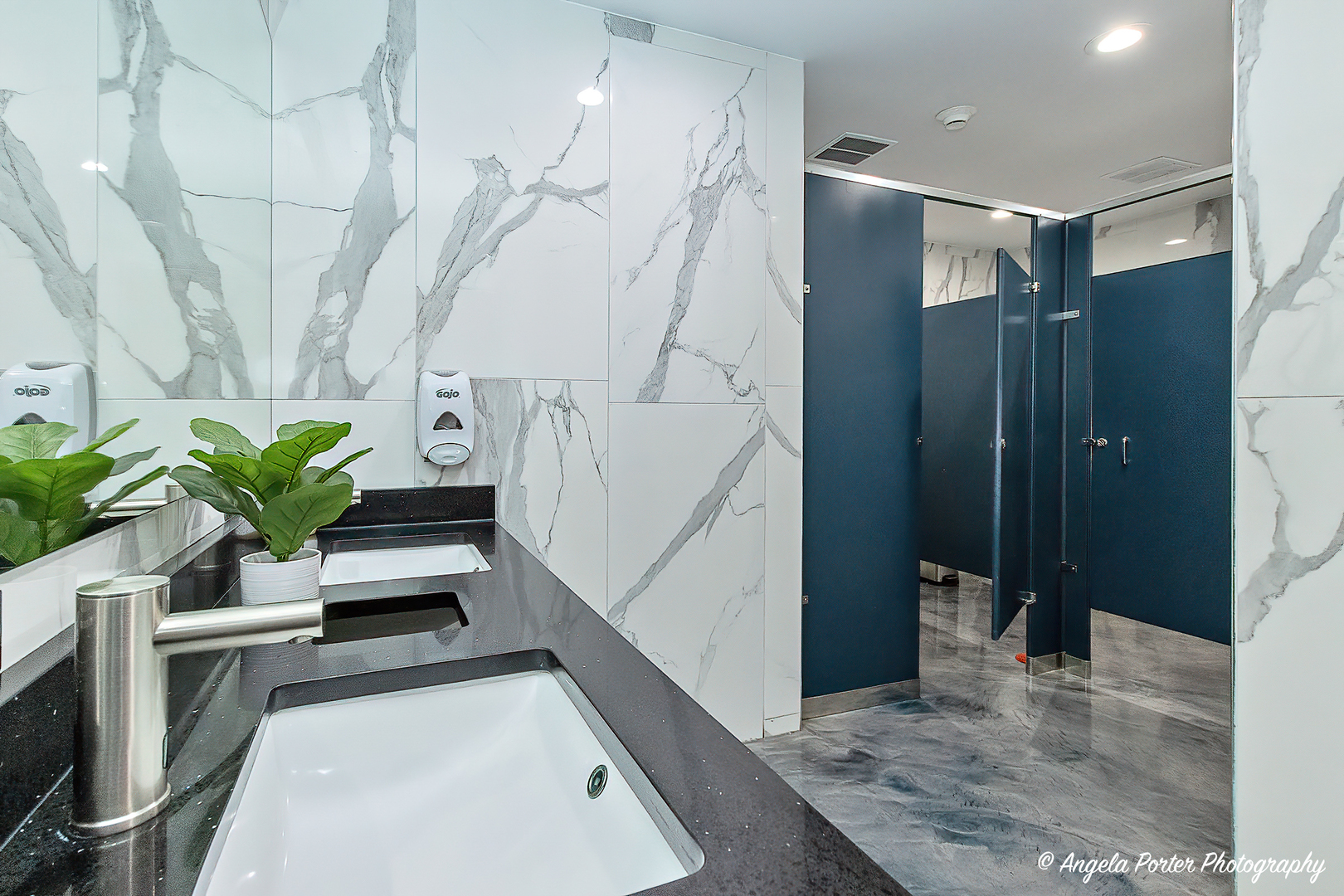 1440 E Grand Avenue, Lindenhurst, IL 60046