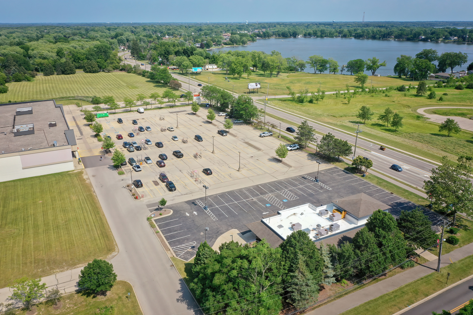 1440 E Grand Avenue, Lindenhurst, IL 60046