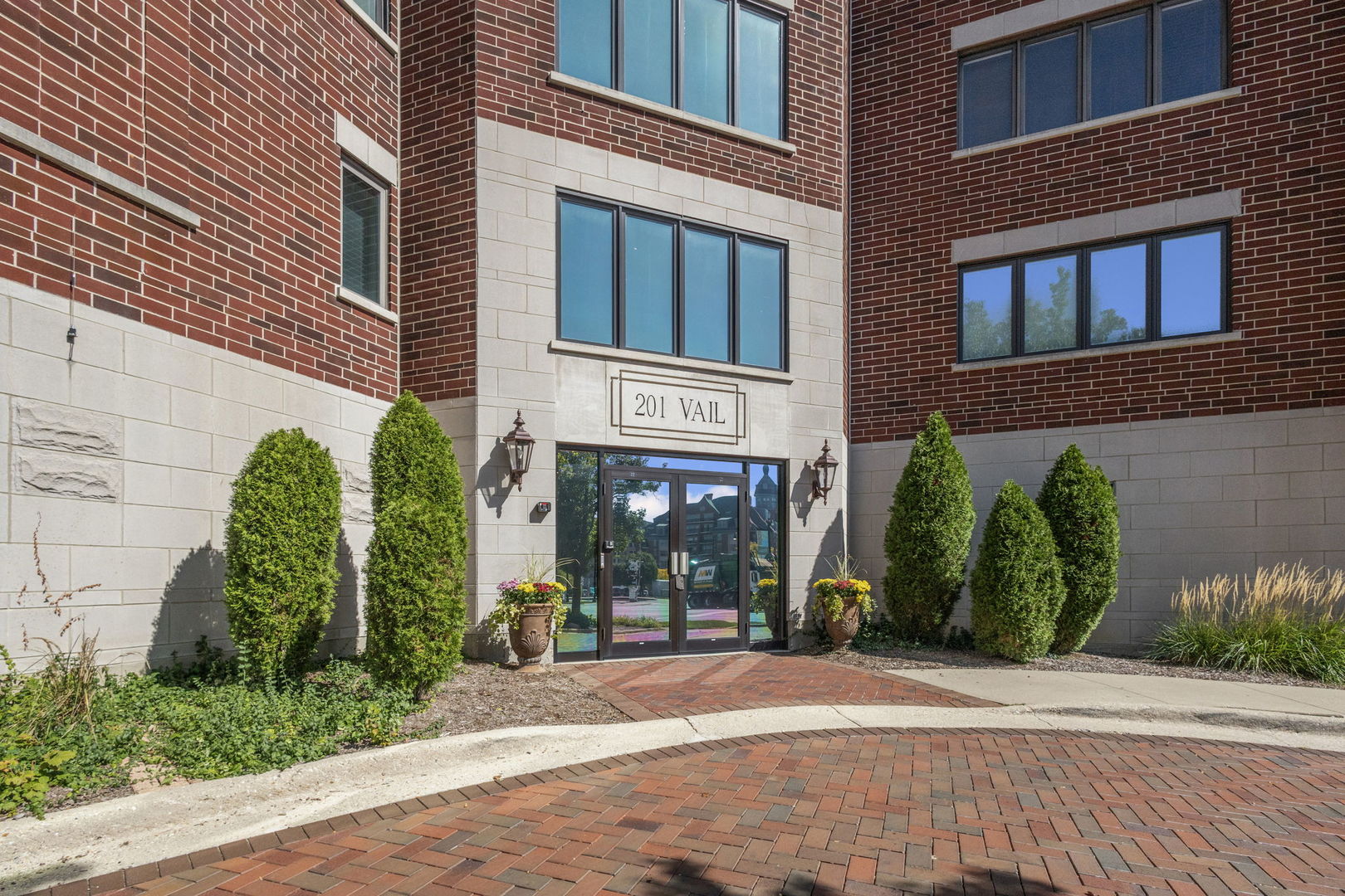201 N Vail Avenue #305, Arlington Heights, IL 60004