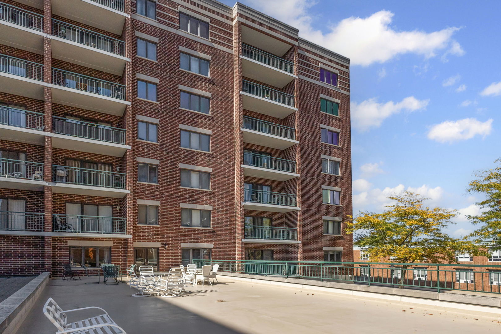 201 N Vail Avenue #305, Arlington Heights, IL 60004