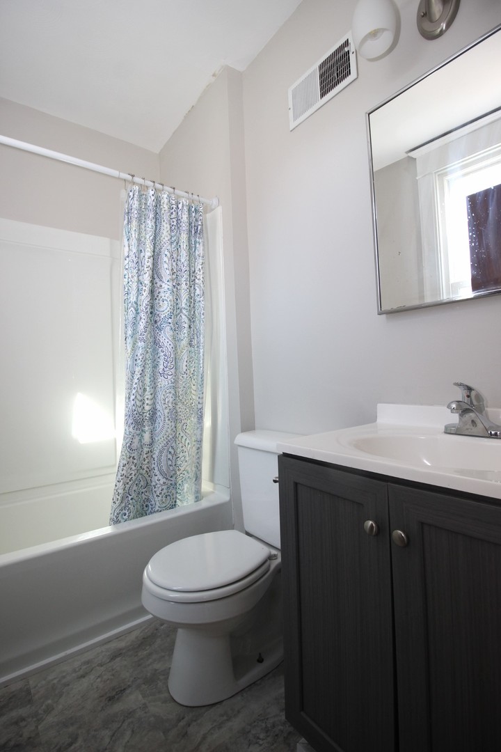 298 N Adams Street, El Paso, IL 61738