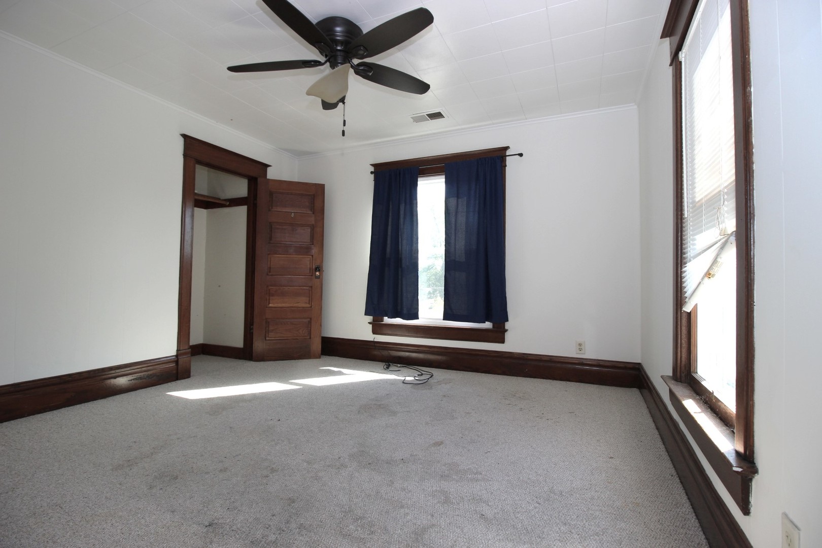 298 N Adams Street, El Paso, IL 61738