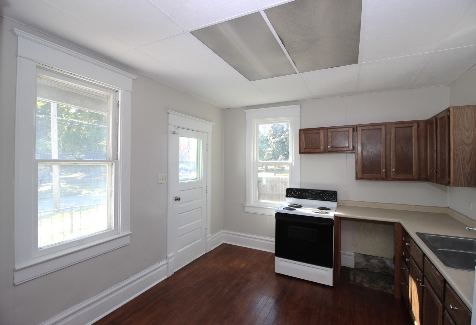 298 N Adams Street, El Paso, IL 61738