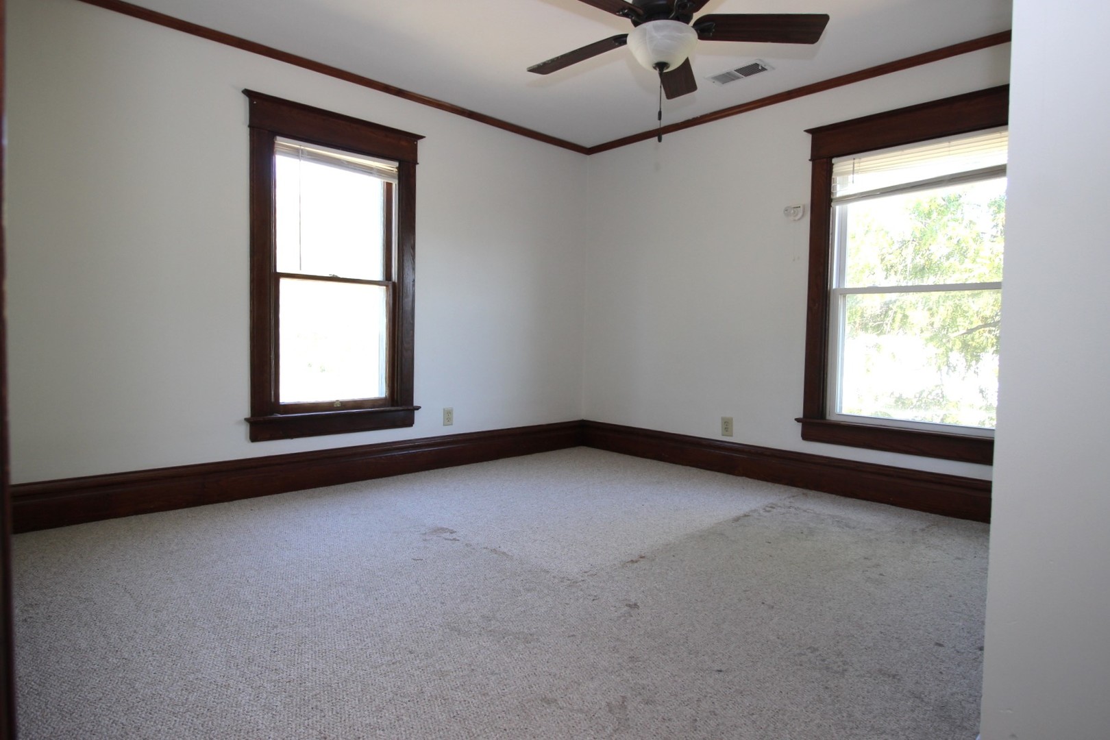 298 N Adams Street, El Paso, IL 61738