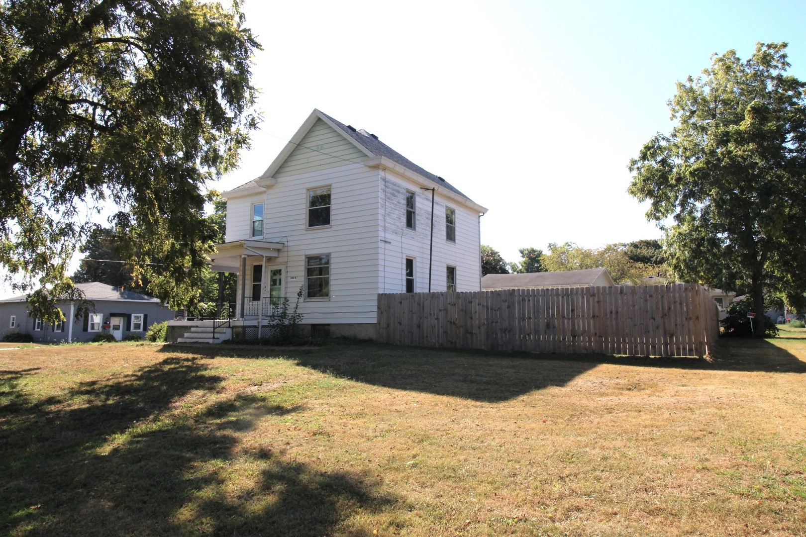 298 N Adams Street, El Paso, IL 61738