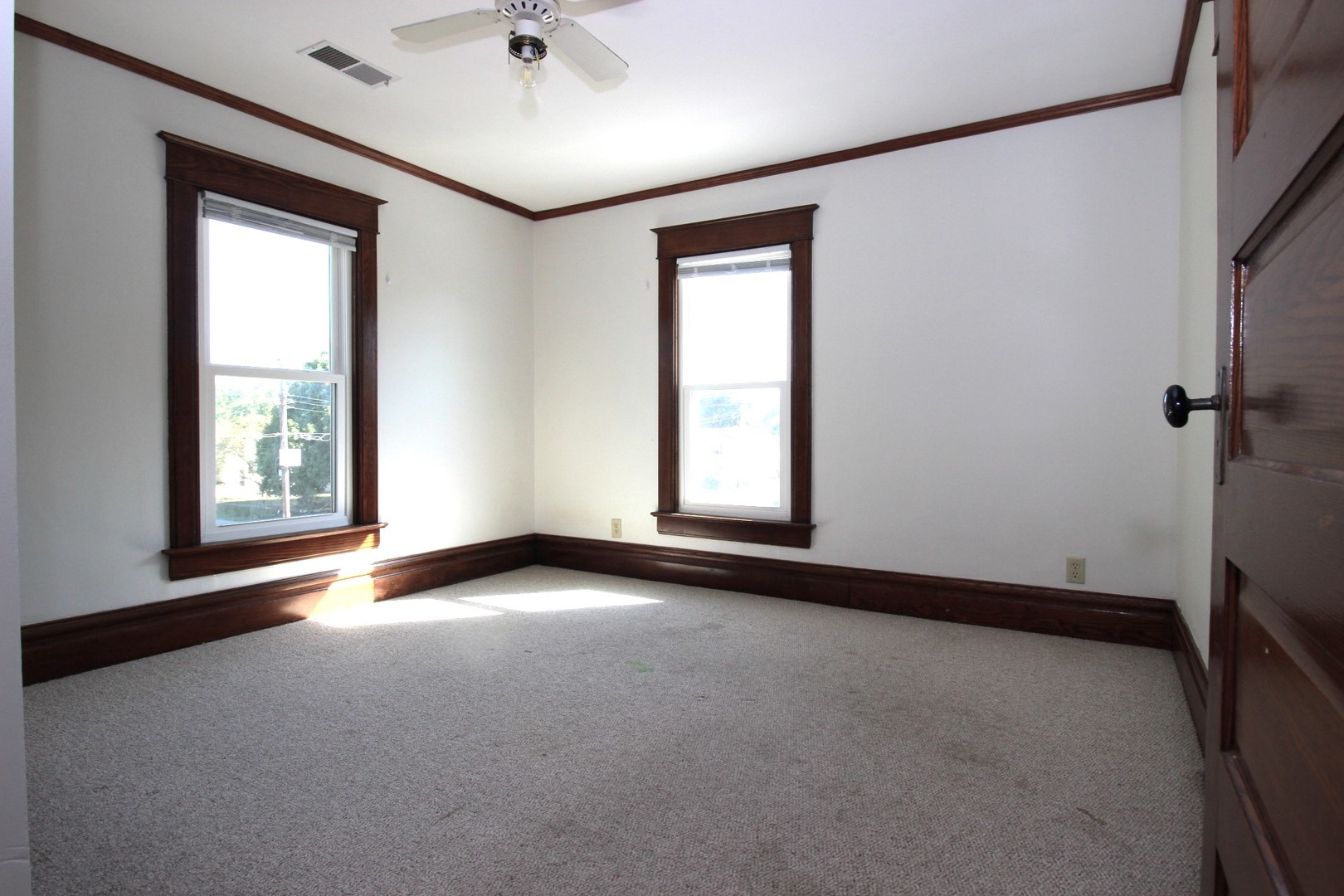 298 N Adams Street, El Paso, IL 61738