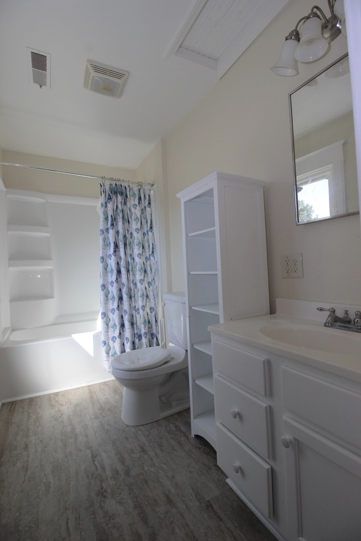 298 N Adams Street, El Paso, IL 61738