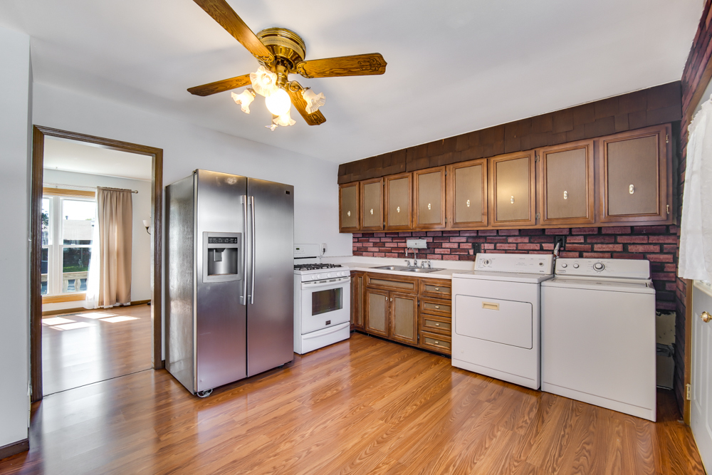 216 Hayes Avenue, Romeoville, IL 60446
