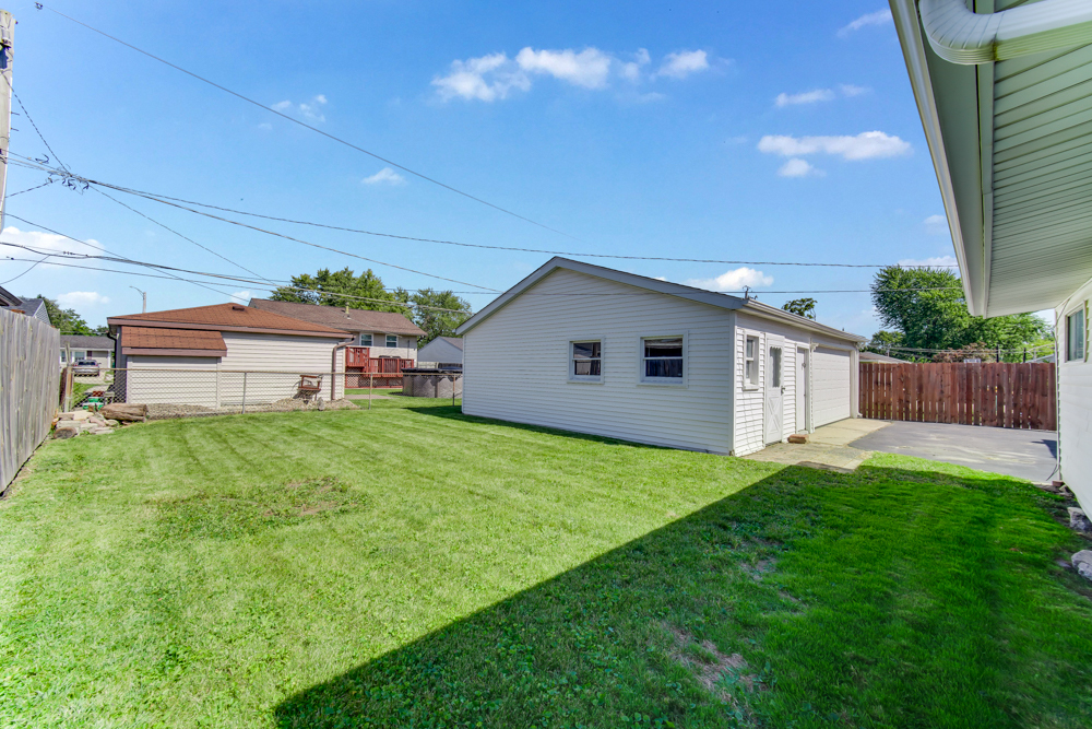 216 Hayes Avenue, Romeoville, IL 60446
