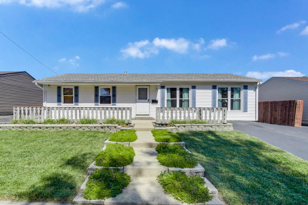 216 Hayes Avenue, Romeoville, IL 60446