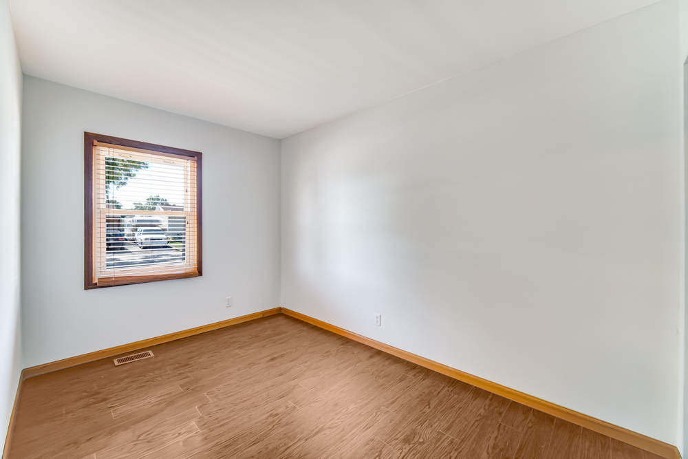 216 Hayes Avenue, Romeoville, IL 60446