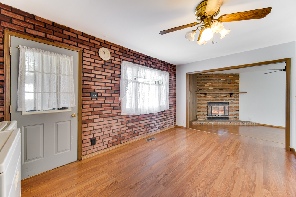 216 Hayes Avenue, Romeoville, IL 60446