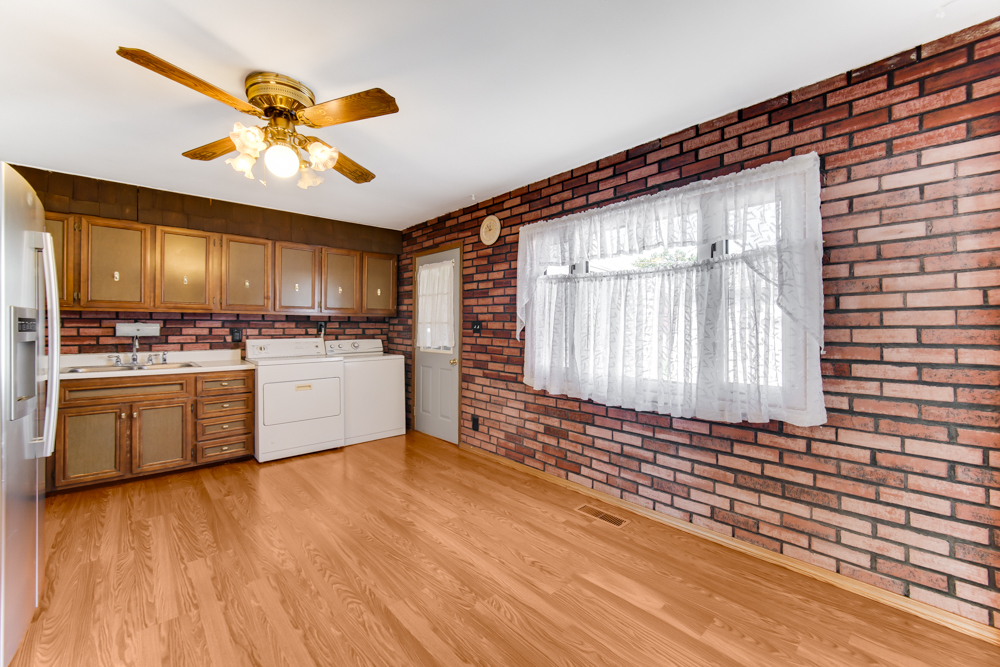 216 Hayes Avenue, Romeoville, IL 60446