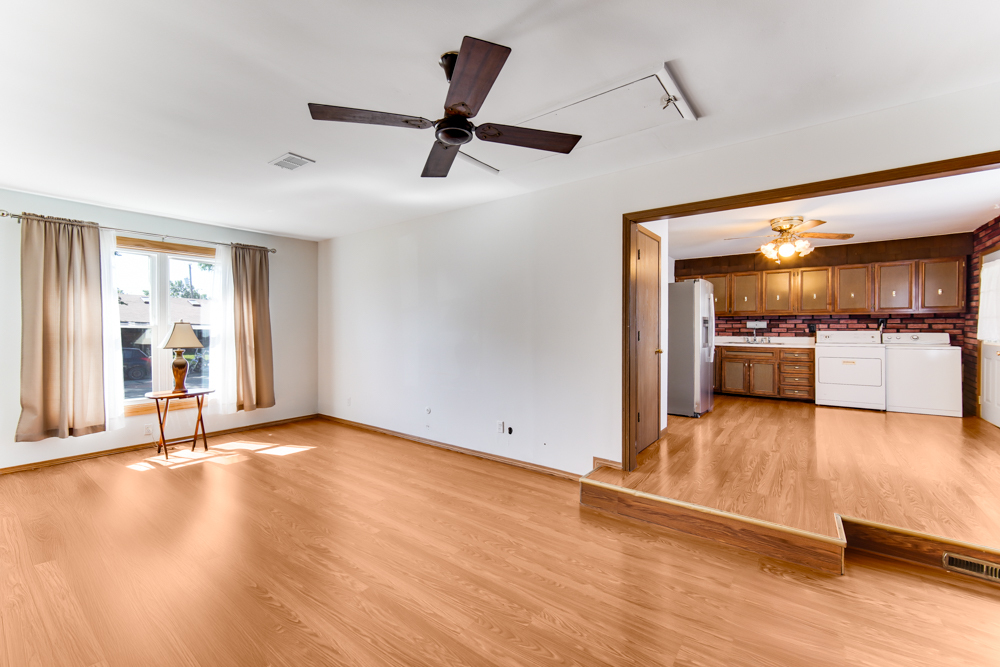 216 Hayes Avenue, Romeoville, IL 60446