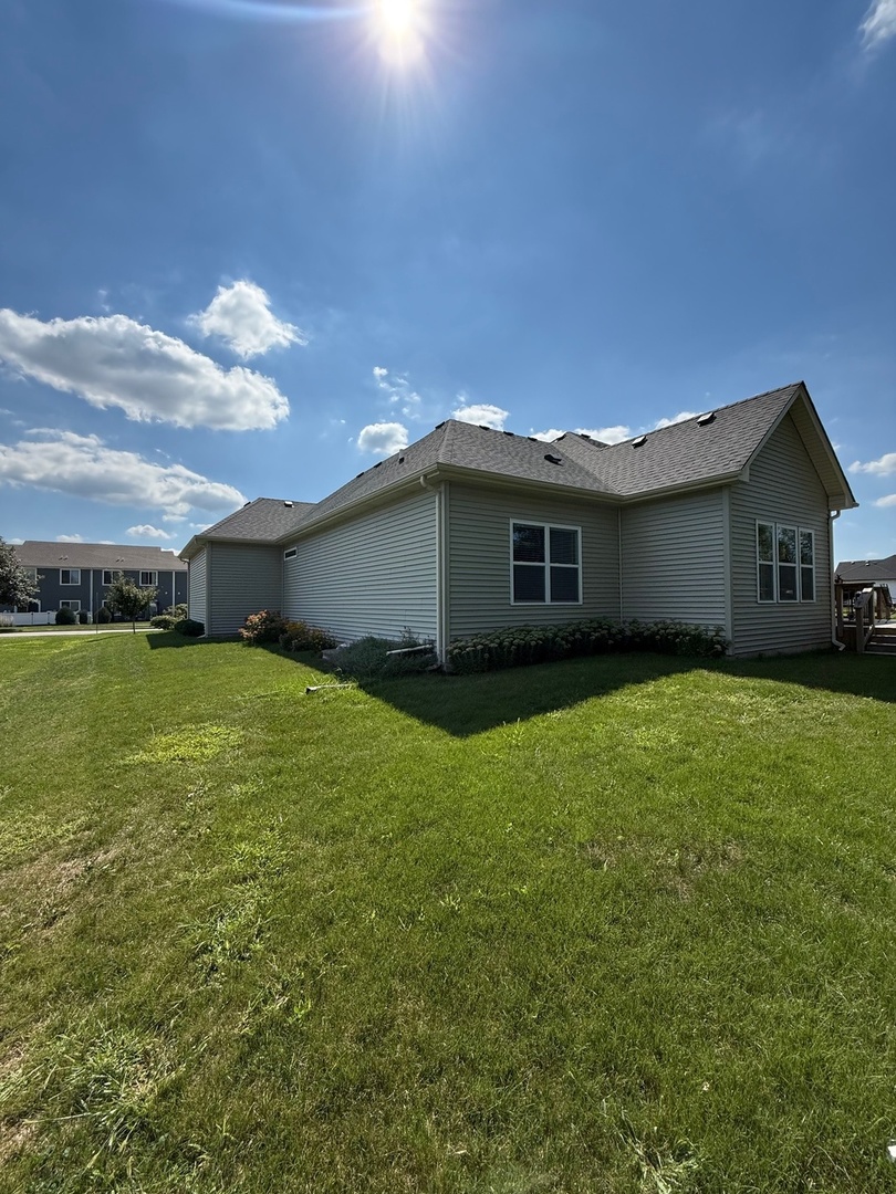 941 Blackberry Shore Lane, Yorkville, IL 60560