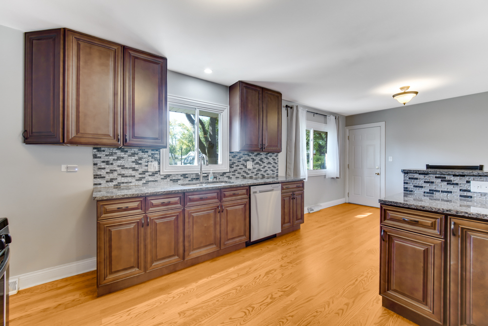 879 E Holly Way, Palatine, IL 60074