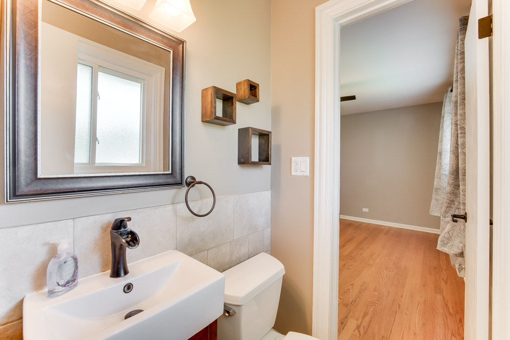879 E Holly Way, Palatine, IL 60074