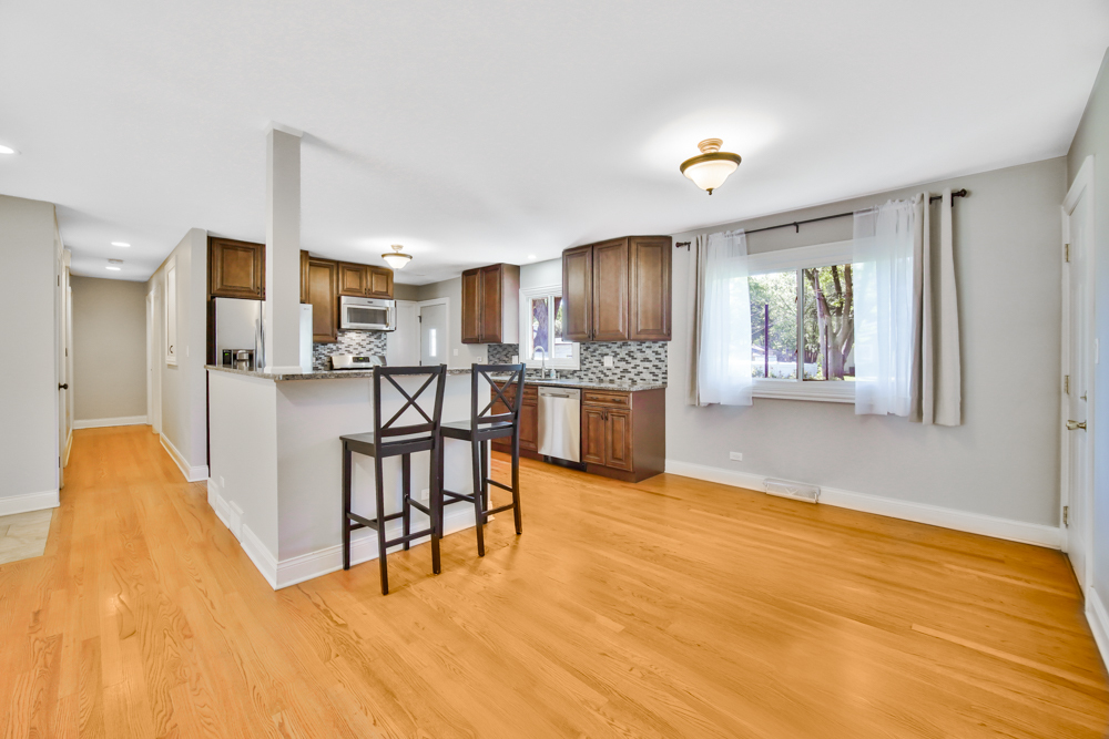 879 E Holly Way, Palatine, IL 60074
