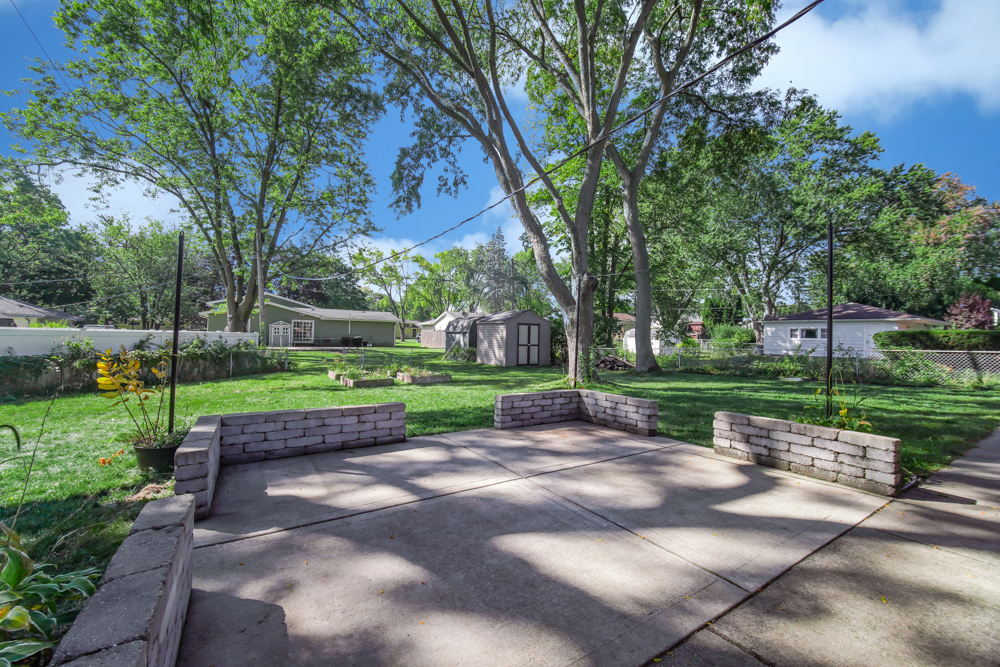 879 E Holly Way, Palatine, IL 60074
