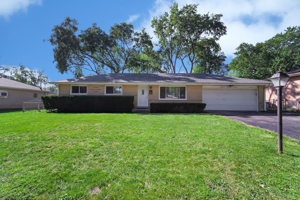 879 E Holly Way, Palatine, IL 60074