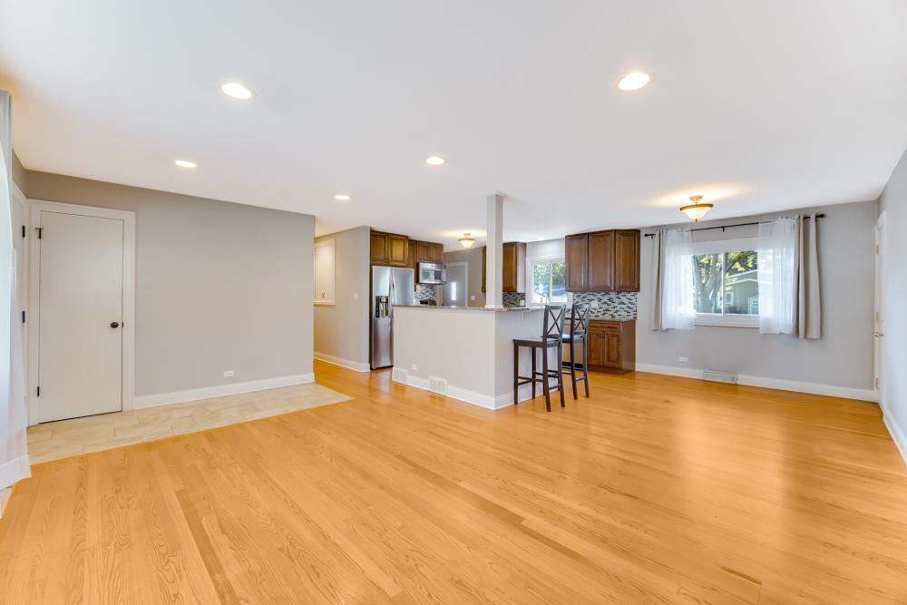 879 E Holly Way, Palatine, IL 60074